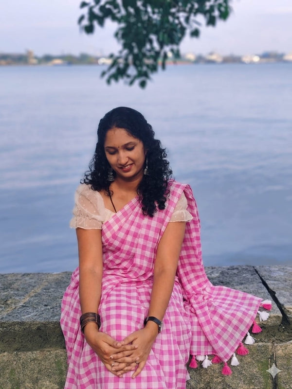 Pink & White Checkered Mulcotton Saree – Lightweight Everyday Elegance